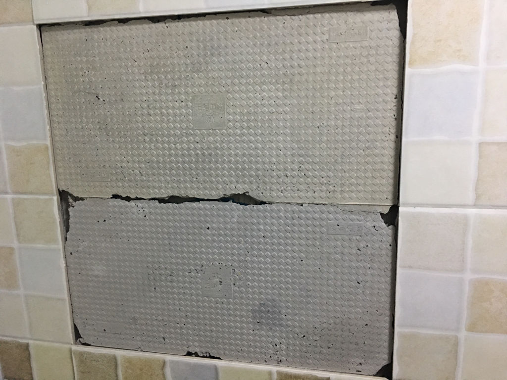 墙砖脱落最简单的修补方法图片视频教程(墙面瓷砖脱落如何修复视频)