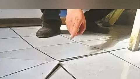 地板砖翘起来了是什么原因(地板砖翘起来了是什么原因呢)