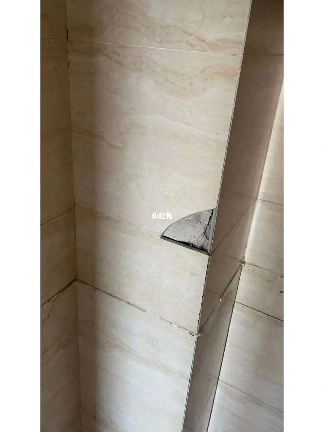 瓷砖弄坏了怎么修补最好(瓷砖弄坏了怎么修补最好视频)